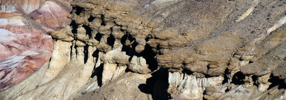 1 Seltenerdelemente werden vor allem in Mineralen gefunden. 1 Seltenerdelemente werden vor allem in Mineralen gefunden.