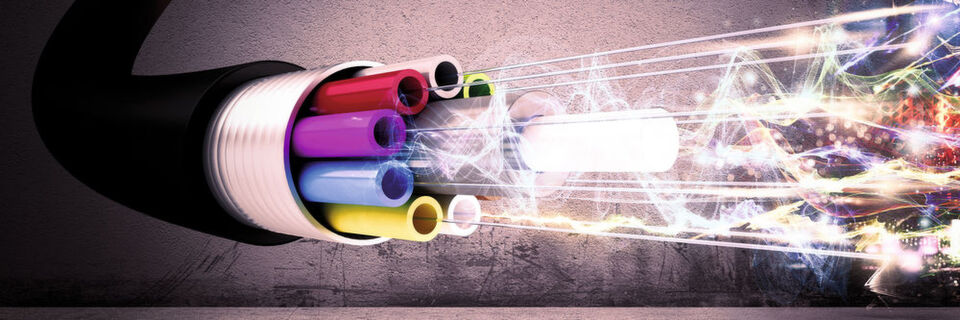 Hersteller von elektrischer Verbindungstechnik müssen künftig auf zunehmende Übertragungsraten reagieren – egal ob Leistung, Signal oder Daten. Hersteller von elektrischer Verbindungstechnik müssen künftig auf zunehmende Übertragungsraten reagieren – egal ob Leistung, Signal oder Daten.