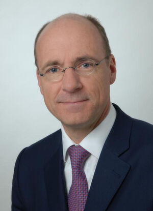 Volkhard Bregulla ist Vice President Manufacturing Industry and IoT EMEA bei Hewlett Packard Enterprise. Volkhard Bregulla ist Vice President Manufacturing Industry and IoT EMEA bei Hewlett Packard Enterprise.