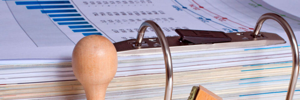 Vertragswerke im Projektgeschäft sind stets in ihrem Gesamtzusammenhang zu betrachten, um nicht falsche Wege in der Konstruktionsarbeit zu beschreiten. Vertragswerke im Projektgeschäft sind stets in ihrem Gesamtzusammenhang zu betrachten, um nicht falsche Wege in der Konstruktionsarbeit zu beschreiten.