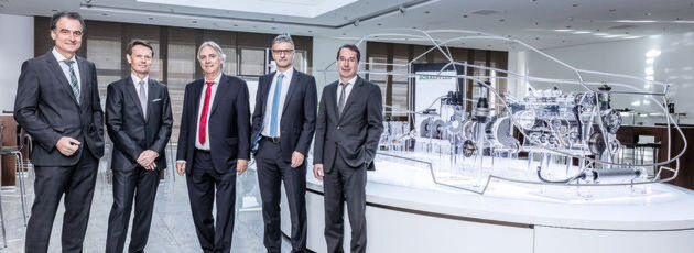Strategische Partnerschaft (v.l.): Gerhard Baum (Chief Digital Officer, Schaeffler), Ivo Körner (Geschäftsführer Vertrieb, IBM), Peter Gutzmer (Vorstand Technologie, Schaeffler), Jürgen Henn (Executive Partner, IBM) und Harald Gießer (Chief Information Officer, Schaeffler). Strategische Partnerschaft (v.l.): Gerhard Baum (Chief Digital Officer, Schaeffler), Ivo Körner (Geschäftsführer Vertrieb, IBM), Peter Gutzmer (Vorstand Technologie, Schaeffler), Jürgen Henn (Executive Partner, IBM) und Harald Gießer (Chief Information Officer, Schaeffler).