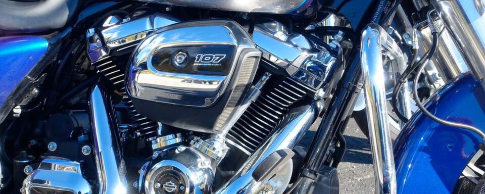 Der Milwaukee-Eight 107 tut seine Arbeit spürbar gesitteter als der Twin-Cam 103. Und er klingt auch besser. Der Milwaukee-Eight 107 tut seine Arbeit spürbar gesitteter als der Twin-Cam 103. Und er klingt auch besser.