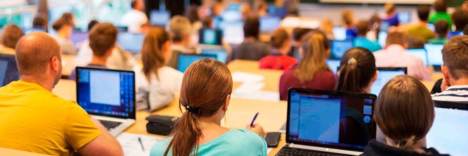 Noch sind die allerwenigsten deutschen Schulen so ausgestattet Noch sind die allerwenigsten deutschen Schulen so ausgestattet