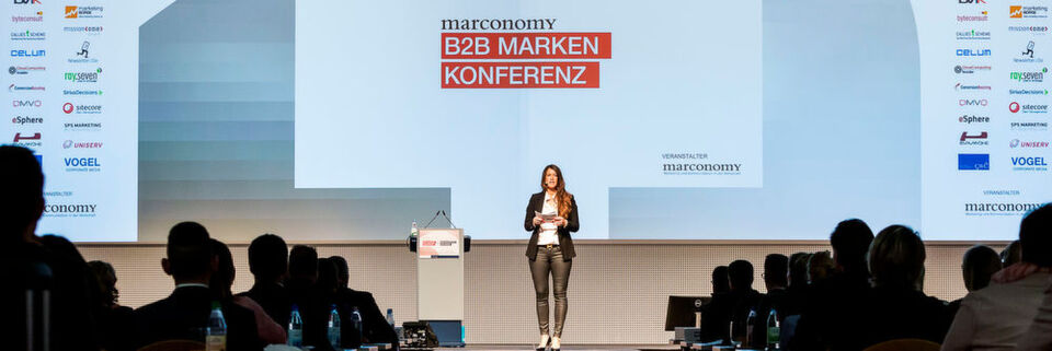 Am 11. und 12. Oktober fanden in Würzburg die B2B Days statt. Unter dem gemeinsamen Motto „Fit for Change?!“ wurden B2B Markenkonferenz und B2B Marketing Kongress erstmals unter ein gemeinsames Dach zusammengefasst. Den Auftakt machte die B2B Markenkonferenz. Am 11. und 12. Oktober fanden in Würzburg die B2B Days statt. Unter dem gemeinsamen Motto „Fit for Change?!“ wurden B2B Markenkonferenz und B2B Marketing Kongress erstmals unter ein gemeinsames Dach zusammengefasst. Den Auftakt machte die B2B Markenkonferenz.