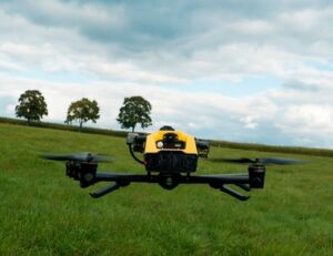 Intel Falcon 8+: Der Octocopter in V-Form ist durch seine acht Motoren mit jeweils 125 Watt Spitzenleistung in der Lage, bis zu 0,8 kg Nutzlast in die Luft zu bringen. Intel Falcon 8+: Der Octocopter in V-Form ist durch seine acht Motoren mit jeweils 125 Watt Spitzenleistung in der Lage, bis zu 0,8 kg Nutzlast in die Luft zu bringen.