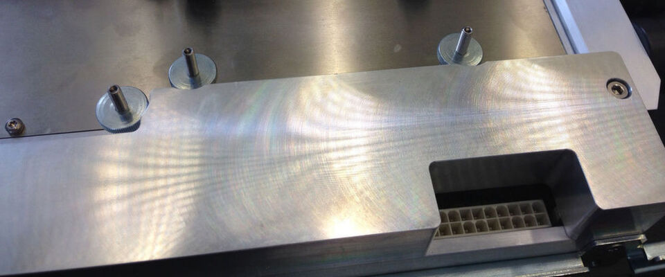 So sieht der Prototyp für das von der Thomas-Krenn AG entwickkelte Bauteil aus, das unter die Server-Karten montiert wrd und ein Hot-Fluid-Computing ermöglichen soll. So sieht der Prototyp für das von der Thomas-Krenn AG entwickkelte Bauteil aus, das unter die Server-Karten montiert wrd und ein Hot-Fluid-Computing ermöglichen soll.