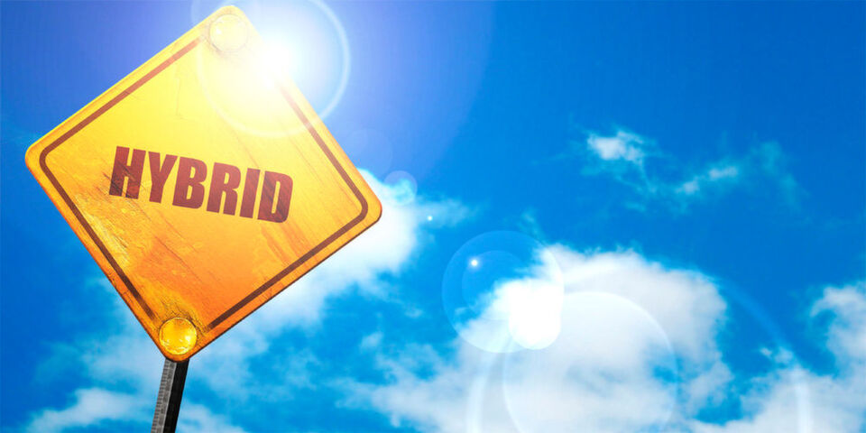Unternehmen setzen vorwiegend auf hybride Cloud-Modelle, wobei etwa die Hälfte der IT-Anwendungen nach wie vor on premise, also im eigenen Rechenzentrum bleiben. Unternehmen setzen vorwiegend auf hybride Cloud-Modelle, wobei etwa die Hälfte der IT-Anwendungen nach wie vor on premise, also im eigenen Rechenzentrum bleiben.