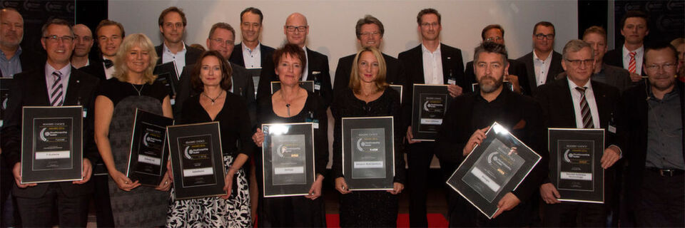 Gruppenfoto aller Gewinner der sieben Kategorien, über die die Leser von CloudComputing-Insider abgestimmt haben. Herzlichen Glückwunsch und ein großes Danke an die Leser, die mitgemacht haben. Gruppenfoto aller Gewinner der sieben Kategorien, über die die Leser von CloudComputing-Insider abgestimmt haben. Herzlichen Glückwunsch und ein großes Danke an die Leser, die mitgemacht haben.