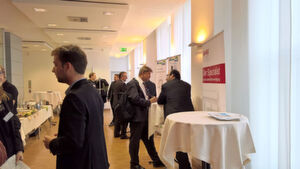 Viele innovative Firmen waren beim "Datacenter R_evolution Forum" in Schweinfurt präsent – rechts zu sehen die Stände von BM Green Cooling und Wöhrle. Viele innovative Firmen waren beim "Datacenter R_evolution Forum" in Schweinfurt präsent – rechts zu sehen die Stände von BM Green Cooling und Wöhrle.