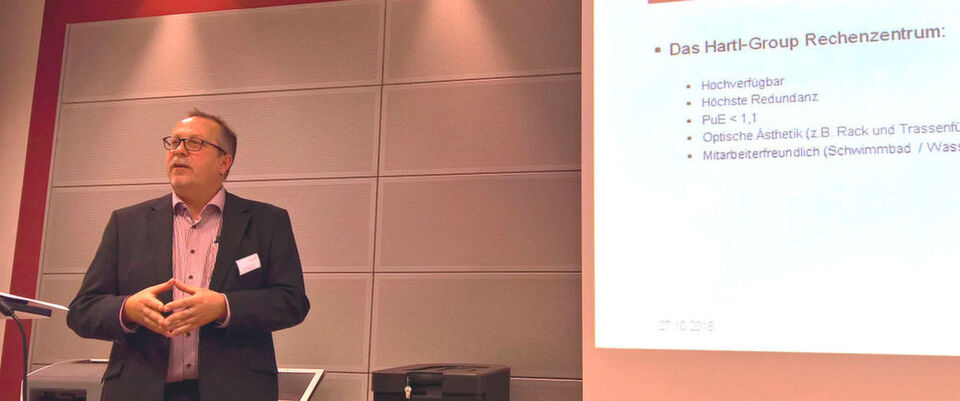 Michael Scheuring, Projektleiter Datacenter bei Vintin, berichtet über das in diesem Jahr live gegangene Rechenzentrum der Hartl Group. Michael Scheuring, Projektleiter Datacenter bei Vintin, berichtet über das in diesem Jahr live gegangene Rechenzentrum der Hartl Group.