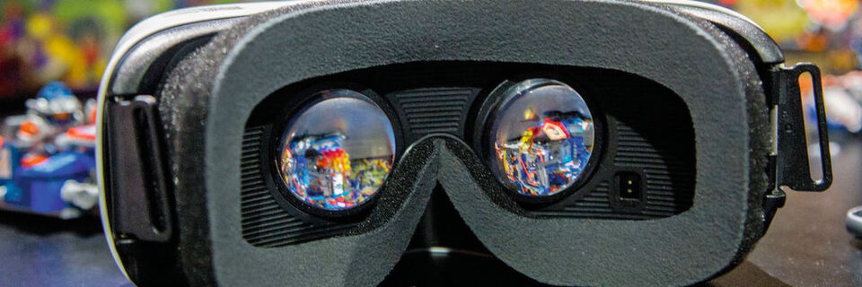 Mit Augmented Reality steht der nächste Service-Trend bereits in der Tür: Per Datenbrille können Anweisungen Schritt für Schritt direkt auf das Produkt eingeblendet werden. Mit Augmented Reality steht der nächste Service-Trend bereits in der Tür: Per Datenbrille können Anweisungen Schritt für Schritt direkt auf das Produkt eingeblendet werden.