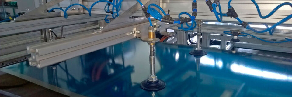 Der Foilpuller GmbH ist es gelungen, Folien auf Blechen automatisiert zu entfernen. Bei der Entwicklung der Greifertechnik hat das Unternehmen eng mit Fipa, Spezialist für Greifer- und Vakuumtechnik, zusammengearbeitet. Der Foilpuller GmbH ist es gelungen, Folien auf Blechen automatisiert zu entfernen. Bei der Entwicklung der Greifertechnik hat das Unternehmen eng mit Fipa, Spezialist für Greifer- und Vakuumtechnik, zusammengearbeitet.