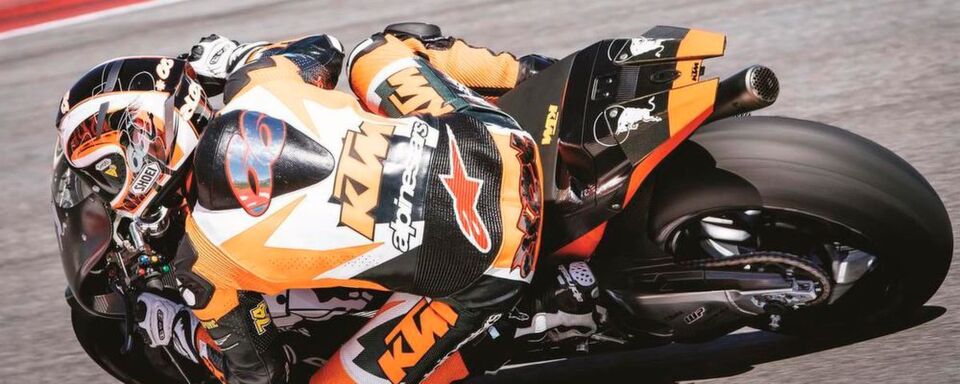 In Zukunft setzt KTM seine langjährige Partnerschaft mit Alpinestars, Hersteller von technischer, high-performance Schutz- und Rennbekleidung, fort. In Zukunft setzt KTM seine langjährige Partnerschaft mit Alpinestars, Hersteller von technischer, high-performance Schutz- und Rennbekleidung, fort.