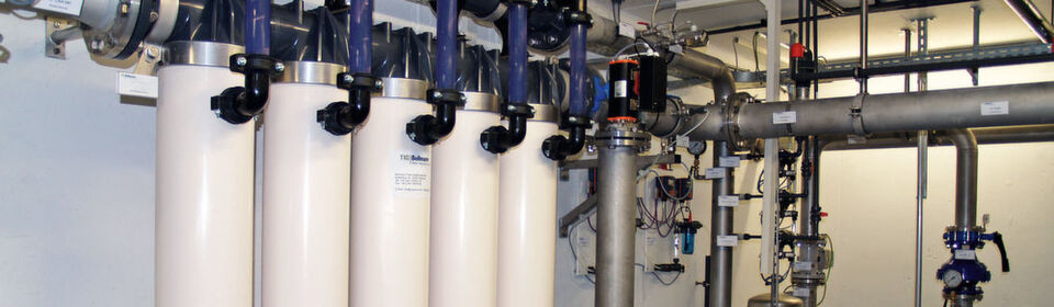 Sauberes Wasser ohne Chemie: UV-Licht und Ultrafiltration machen es möglich. Sauberes Wasser ohne Chemie: UV-Licht und Ultrafiltration machen es möglich.