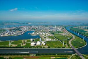 Der BASF-Standort – im nördlichen Teil des Hafengeländes von Antwerpen 0 ist das Zentrum der belgischen Chemieproduktion und die zweitgrößte BASF-Produktionsplattform der Welt. Der BASF-Standort – im nördlichen Teil des Hafengeländes von Antwerpen 0 ist das Zentrum der belgischen Chemieproduktion und die zweitgrößte BASF-Produktionsplattform der Welt.