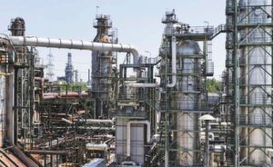 Fig. 1: The refinery MiRO in Karlsruhe: Optimal use was made of the shutdown time in spring 2015. Not only inspection by the TÜV (Technischer Überwachungs- Verein) was on the agenda; many individual projects were also realized. Fig. 1: The refinery MiRO in Karlsruhe: Optimal use was made of the shutdown time in spring 2015. Not only inspection by the TÜV (Technischer Überwachungs- Verein) was on the agenda; many individual projects were also realized.