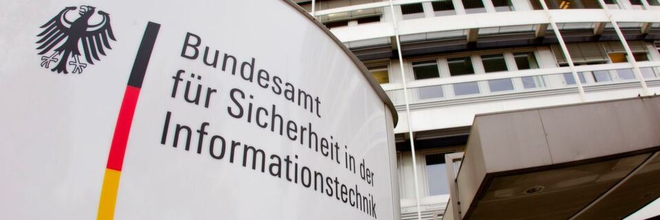 Das Bundesamt für Sicherheit in der Informationstechnik hat einen neuen Leitfaden für Sicherheitschecks in Webapplikationen veröffentlicht. Das Bundesamt für Sicherheit in der Informationstechnik hat einen neuen Leitfaden für Sicherheitschecks in Webapplikationen veröffentlicht.