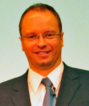 Christian Stolte ist als Systems Engineer und Solution Architect bei der Schneider Electric GmbH im Vertriebszentrum APC in München tätig. Christian Stolte ist als Systems Engineer und Solution Architect bei der Schneider Electric GmbH im Vertriebszentrum APC in München tätig.