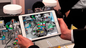 In dieser IoT-Demo-Station von Ernst & Young wird ein „Lastwagen“ beladen. Gleichzeitig kann ein Mitarbeiter mithilfe von Vuforia Informationen aus der Augmented Reality abrufen, um herauszufinden, wann der LKW vollgeladen ist. In dieser IoT-Demo-Station von Ernst & Young wird ein „Lastwagen“ beladen. Gleichzeitig kann ein Mitarbeiter mithilfe von Vuforia Informationen aus der Augmented Reality abrufen, um herauszufinden, wann der LKW vollgeladen ist.
