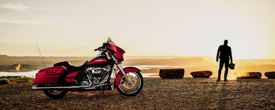 Wer bis Ende November ein Probefahrt beim nächstgelegenen Harley-Vertragshändler bucht, kann eine Reise nach Südafrika gewinnen und Traumstraßen durch atemberaubende landschaftliche Kontraste erleben. Wer bis Ende November ein Probefahrt beim nächstgelegenen Harley-Vertragshändler bucht, kann eine Reise nach Südafrika gewinnen und Traumstraßen durch atemberaubende landschaftliche Kontraste erleben.