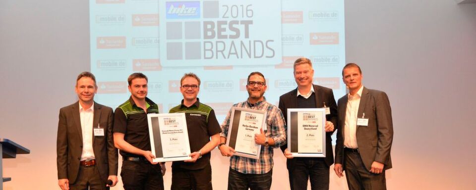 Das Lächeln der Sieger in der Best Brands 2016-Königsdisziplin: Motorräder Volumen. Das Lächeln der Sieger in der Best Brands 2016-Königsdisziplin: Motorräder Volumen.