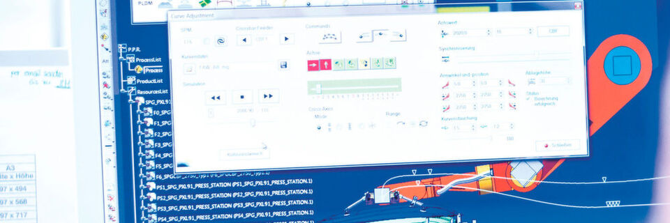 Durch die Simulation der Pressenanlage lässt sich die Ausbringung optimieren, und die Inbetriebnahmedauer verkürzt sich. Durch die Simulation der Pressenanlage lässt sich die Ausbringung optimieren, und die Inbetriebnahmedauer verkürzt sich.