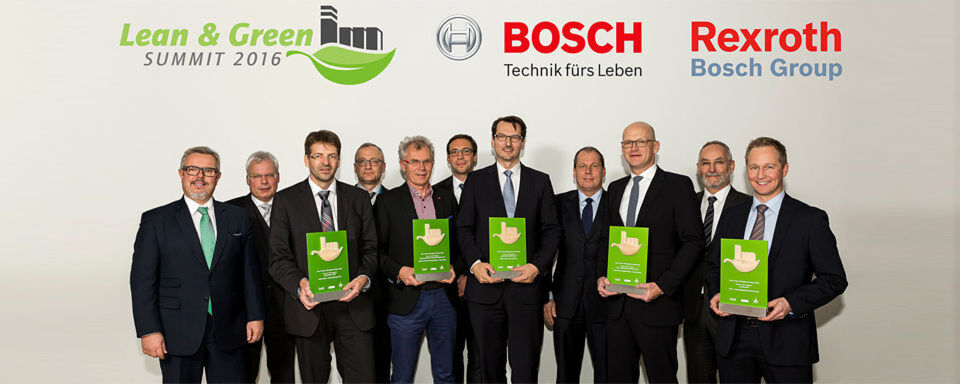 Die Gewinner sind gekürt: Der „Lean and Green Management Award 2016“ ging an fünf Unternehmen – für deren schlanke und effiziente Produktion. Die Gewinner sind gekürt: Der „Lean and Green Management Award 2016“ ging an fünf Unternehmen – für deren schlanke und effiziente Produktion.