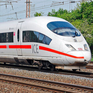 Öffentlich zugängliche WLAN-Netze, wie das der Deutschen Bahn stellen eine große Gefahr für mobile Geräte dar, da die Nutzer diese Bedrohung oft unterschätzen. Öffentlich zugängliche WLAN-Netze, wie das der Deutschen Bahn stellen eine große Gefahr für mobile Geräte dar, da die Nutzer diese Bedrohung oft unterschätzen.