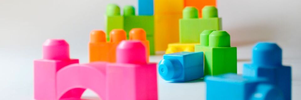 Dokumente sind die kleinsten Bausteine der Digitalisierung und Türöffner für ein digitalisiertes B2B-Unternehmen. Dokumente sind die kleinsten Bausteine der Digitalisierung und Türöffner für ein digitalisiertes B2B-Unternehmen.
