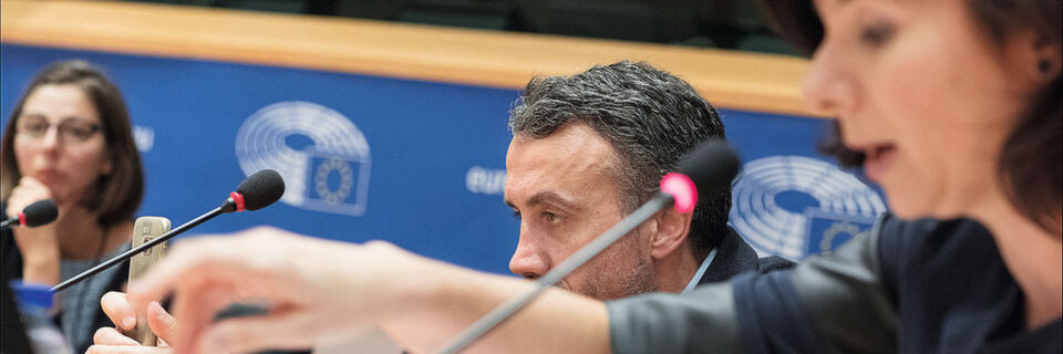 Das EU-Parlament diskutiert „Politiker im Kommunikationssturm" Das EU-Parlament diskutiert „Politiker im Kommunikationssturm"