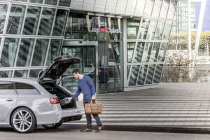 Die gebuchten Audi-Modelle stehen in der „My Audi Sphere“ am Münchner Flughafen bereit. Die gebuchten Audi-Modelle stehen in der „My Audi Sphere“ am Münchner Flughafen bereit.