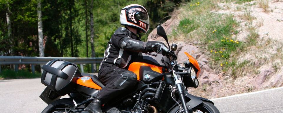 Der ADAC weist darauf hin, dass in Frankreich seit dem 20. November 2016 für Motorradfahrer Handschupflicht besteht. Der ADAC weist darauf hin, dass in Frankreich seit dem 20. November 2016 für Motorradfahrer Handschupflicht besteht.