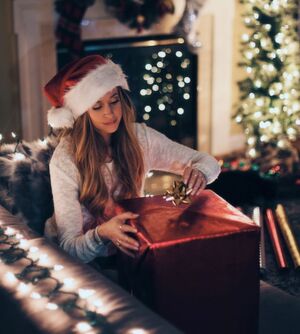 Besonders große Geschenke gibt es in diesem Jahr für die Beschäftigten im Großhandel. Denn Laut einem aktuellen Report erhalten fast 80 Prozent von ihnen Weihnachtsgeld. Besonders große Geschenke gibt es in diesem Jahr für die Beschäftigten im Großhandel. Denn Laut einem aktuellen Report erhalten fast 80 Prozent von ihnen Weihnachtsgeld.
