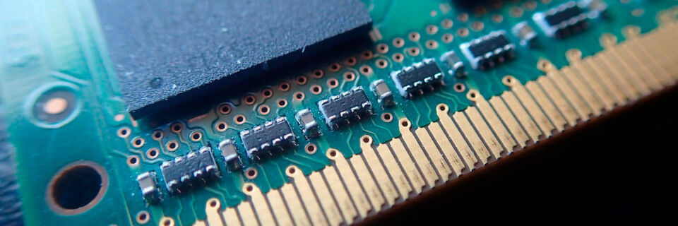 Es gibt fileless Malware, die nur im RAM liegt, solche bei der zwar der Infektionscode im RAM existiert, ein nachgeladener Exploit aber im Dateisystem vorhanden ist und weitere Varianten. Es gibt fileless Malware, die nur im RAM liegt, solche bei der zwar der Infektionscode im RAM existiert, ein nachgeladener Exploit aber im Dateisystem vorhanden ist und weitere Varianten.