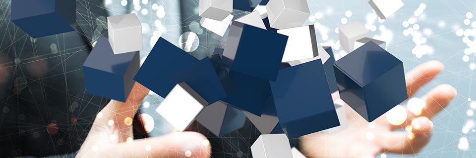 Auch in vielen kleineren Betrieben werden die Systeme komplexer und immer mehr Server mitsamt ihren Anwendungen „wandern“ in die virtuelle Welt. Auch in vielen kleineren Betrieben werden die Systeme komplexer und immer mehr Server mitsamt ihren Anwendungen „wandern“ in die virtuelle Welt.