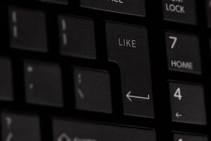 Die Kundenkommunikation im B2B über Social Media gewinnt immer mehr an Bedeutung. Für viele Unternehmen ist Social Selling so wichtig wie nie zuvor. Die Kundenkommunikation im B2B über Social Media gewinnt immer mehr an Bedeutung. Für viele Unternehmen ist Social Selling so wichtig wie nie zuvor.