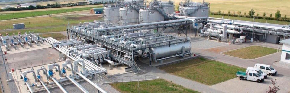 In this way, experts in industrial plant technologies for the oil sector provide the knowhow that is required to split the fluid into three phases - oil, formation water and gas. As a result, even sources with a low proportion of oil can be tapped virtually free of any residue. In this way, experts in industrial plant technologies for the oil sector provide the knowhow that is required to split the fluid into three phases - oil, formation water and gas. As a result, even sources with a low proportion of oil can be tapped virtually free of any residue.