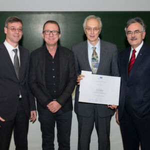Verleihung der Wilhelm Manchot-Forschungsprofessur 2016: (v.l.n.r.) Prof. Kai-Olaf M. Hinrichsen (Dekan der Chemie-Fakultät der TU München), Dr. Nenad M. Marković, Thomas Manchot (Vorstand der Jürgen Manchot-Stiftung), Prof. Wolfgang A. Herrmann (Präsident, TU München). Verleihung der Wilhelm Manchot-Forschungsprofessur 2016: (v.l.n.r.) Prof. Kai-Olaf M. Hinrichsen (Dekan der Chemie-Fakultät der TU München), Dr. Nenad M. Marković, Thomas Manchot (Vorstand der Jürgen Manchot-Stiftung), Prof. Wolfgang A. Herrmann (Präsident, TU München).