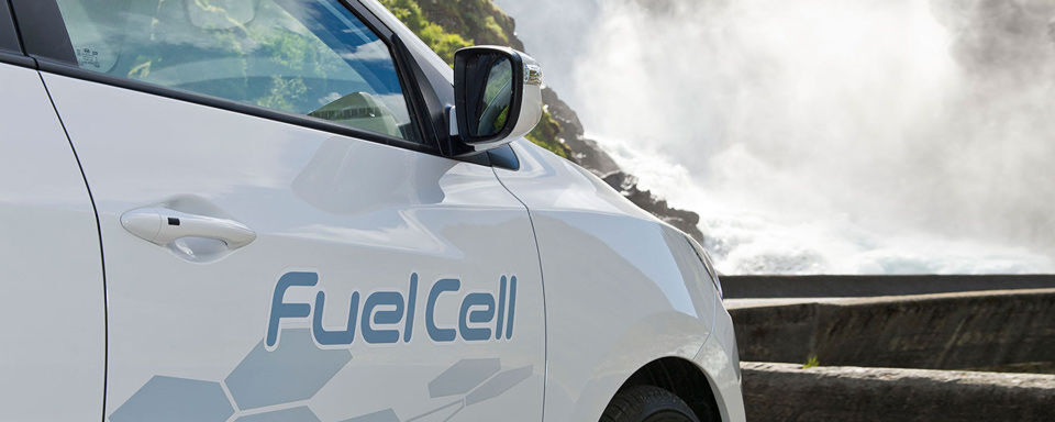 Der Hyundai ix35 Fuel Cell ist derzeit eines von nur wenigen Serienautos mit Brennstoffzellentechnik. Der Hyundai ix35 Fuel Cell ist derzeit eines von nur wenigen Serienautos mit Brennstoffzellentechnik.
