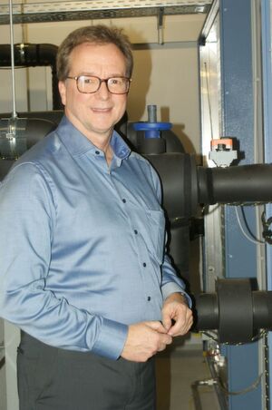 Diplom-Informatiker Gunter Hahn ist Geschäftsführer der EMC HostCo GmbH: „Hier kommt niemnd ´rein, den ich nicht kenne.“ Diplom-Informatiker Gunter Hahn ist Geschäftsführer der EMC HostCo GmbH: „Hier kommt niemnd ´rein, den ich nicht kenne.“