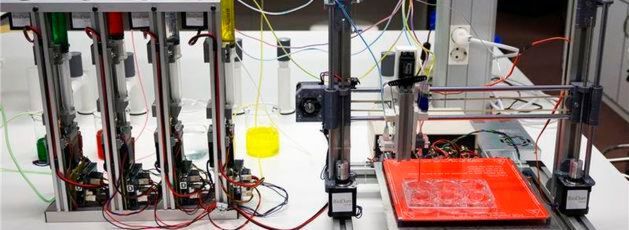 Forscher der spanischen Universität Carlos III de Madrid (UC3M) erklärten in der Fachzeitschrift Biofabrication, dass der Aufbau der gedruckte Haut dem der menschlichen Variante ähnelt. Die zum Einsatz gekommenen Biotinten enthalten neben Blutplasma auch Fibroblasten und Keratinozyten. Forscher der spanischen Universität Carlos III de Madrid (UC3M) erklärten in der Fachzeitschrift Biofabrication, dass der Aufbau der gedruckte Haut dem der menschlichen Variante ähnelt. Die zum Einsatz gekommenen Biotinten enthalten neben Blutplasma auch Fibroblasten und Keratinozyten.
