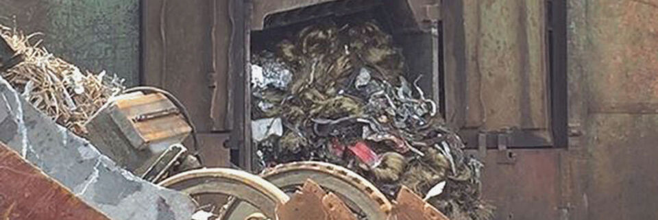 Das Herzstück des Schrottplatzes: In Mannheim zerkleinert eine Schrottschere verschiedene Materialien für die Weiterverarbeitung. Das Herzstück des Schrottplatzes: In Mannheim zerkleinert eine Schrottschere verschiedene Materialien für die Weiterverarbeitung.