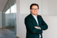 Armin Schlamp ist Managing Partner von Blackeight. Mit mehr als 20 Jahren Erfahrung auf dem Gebiet der strategischen und operativen Markenführung berät er heute Konzerne und KMU als Brand Sparring Partner - partnerschaftlich, zielorientiert und auf Augenhöhe. Armin Schlamp ist Managing Partner von Blackeight. Mit mehr als 20 Jahren Erfahrung auf dem Gebiet der strategischen und operativen Markenführung berät er heute Konzerne und KMU als Brand Sparring Partner - partnerschaftlich, zielorientiert und auf Augenhöhe.