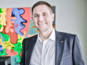 „Um die Qualiät der Einträge in Produkt und Materialdatenbanken zu verbessern, nutzen wir Algorithmen, die Informationen aus unstrukturierten Beschreibungstexten extrahieren“, berichtet Carsten Kraus, CEO des Datenqualitätsspezialisten Omikron. „Um die Qualiät der Einträge in Produkt und Materialdatenbanken zu verbessern, nutzen wir Algorithmen, die Informationen aus unstrukturierten Beschreibungstexten extrahieren“, berichtet Carsten Kraus, CEO des Datenqualitätsspezialisten Omikron.