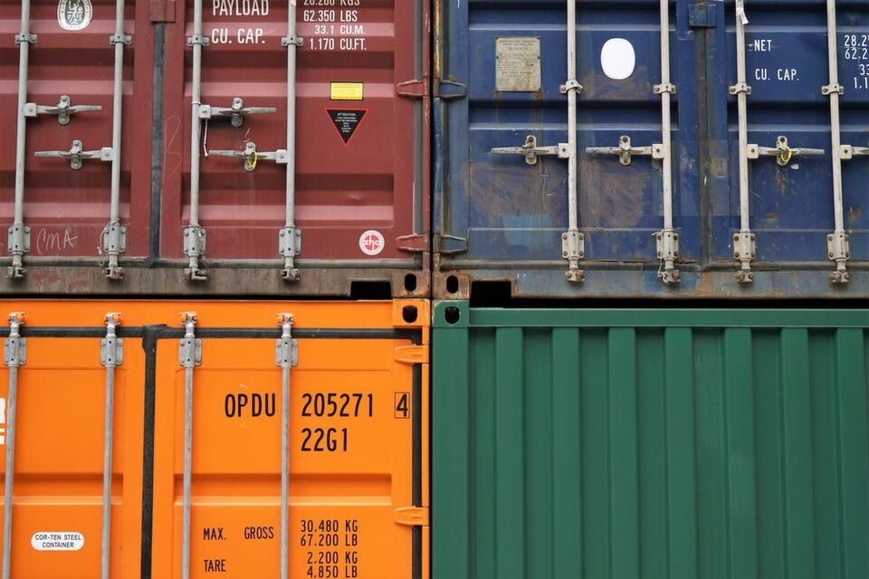 Wer Mikrodienste vor allem in Microsoft-Netzwerken zur Verfügung stellt, sollte auf Docker setzen, idealerweise auf Visual Studio Tools für Docker und auf Windows Server-Container. Wer Mikrodienste vor allem in Microsoft-Netzwerken zur Verfügung stellt, sollte auf Docker setzen, idealerweise auf Visual Studio Tools für Docker und auf Windows Server-Container.