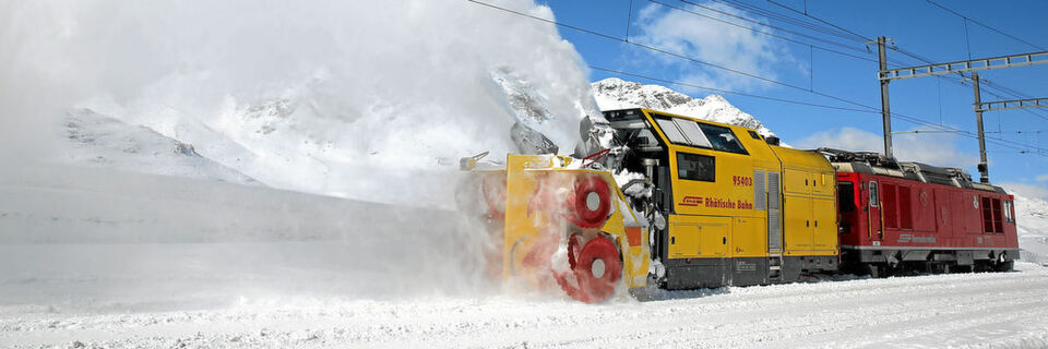 Bis zu 8.500 t Schnee kann jede der beiden gut 10 m langen und 31 t schweren Schneefräsen vom Typ „Xrot mt“ pro Tag räumen. Bis zu 8.500 t Schnee kann jede der beiden gut 10 m langen und 31 t schweren Schneefräsen vom Typ „Xrot mt“ pro Tag räumen.