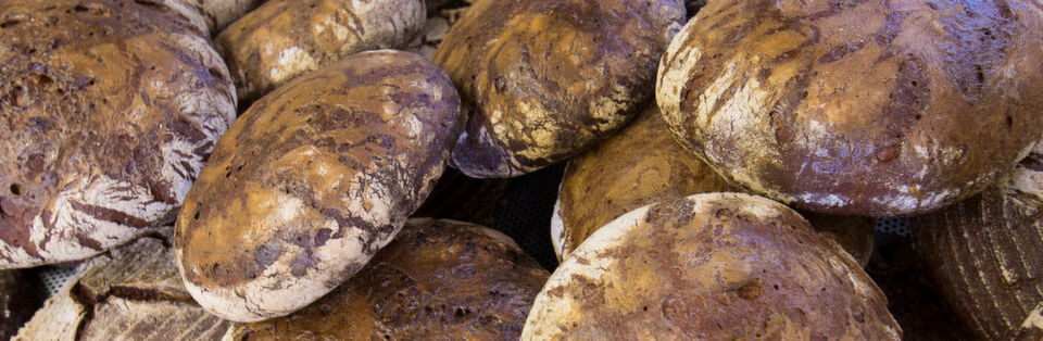 Brotqualität: Wägetechnik von Siemens sorgt für schonende Teigverarbeitung sowie genaue Verwiegung. Brotqualität: Wägetechnik von Siemens sorgt für schonende Teigverarbeitung sowie genaue Verwiegung.