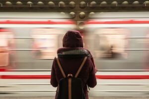 Traditionelle Unternehmen verpassen hinsichtlich Relevanz und Beliebtheit den Anschluss. Die digitale Wettbewerber ziehen an ihnen vorbei. Traditionelle Unternehmen verpassen hinsichtlich Relevanz und Beliebtheit den Anschluss. Die digitale Wettbewerber ziehen an ihnen vorbei.