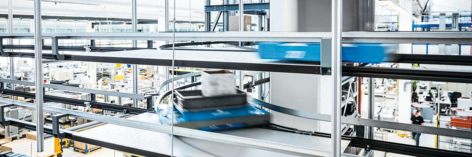 Die autonomen Transportroboter von Servus bringen die Ware just in time an jeden gewünschten Ort im Unternehmen. Die autonomen Transportroboter von Servus bringen die Ware just in time an jeden gewünschten Ort im Unternehmen.
