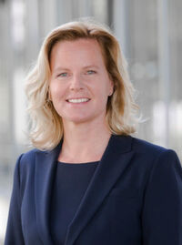 „Wir beobachten häufig, dass Fachabteilungen ohne adäquate IT-Governance vorgehen. Das führt zu steigenden Kosten, Sicherheitsmängeln und unklaren Zuständigkeiten“, berichtet Annette Maier, die bei VMware gerade zum Vice President Deutschland ernannt „Wir beobachten häufig, dass Fachabteilungen ohne adäquate IT-Governance vorgehen. Das führt zu steigenden Kosten, Sicherheitsmängeln und unklaren Zuständigkeiten“, berichtet Annette Maier, die bei VMware gerade zum Vice President Deutschland ernannt